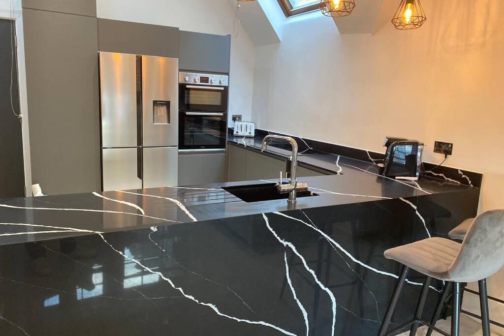Luxury Royal Mile Boutique 2Bedroom Apartment Edinburgh Exterior photo