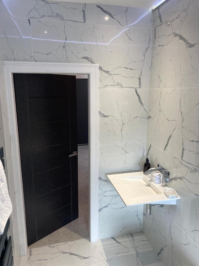 Luxury Royal Mile Boutique 2Bedroom Apartment Edinburgh Exterior photo